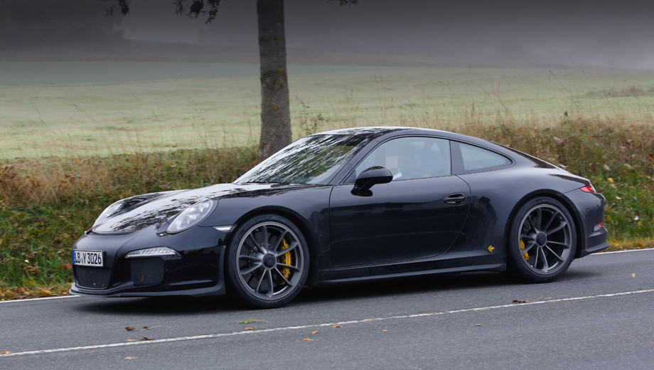 Porsche 911,Porsche 911 r. Из-за скромного тиража цена 911 R окажется одной из самых высоких в дорожной линейке 911 — не исключено, что выше, чем у Turbo S (202 872 евро в Германии).
