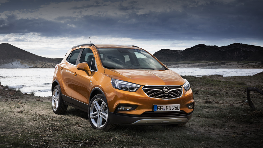 На публике Mokka X отпразднует премьеру в марте на Женевском автошоу. Анфас автомобиль скорректирован в духе последних моделей Опеля.