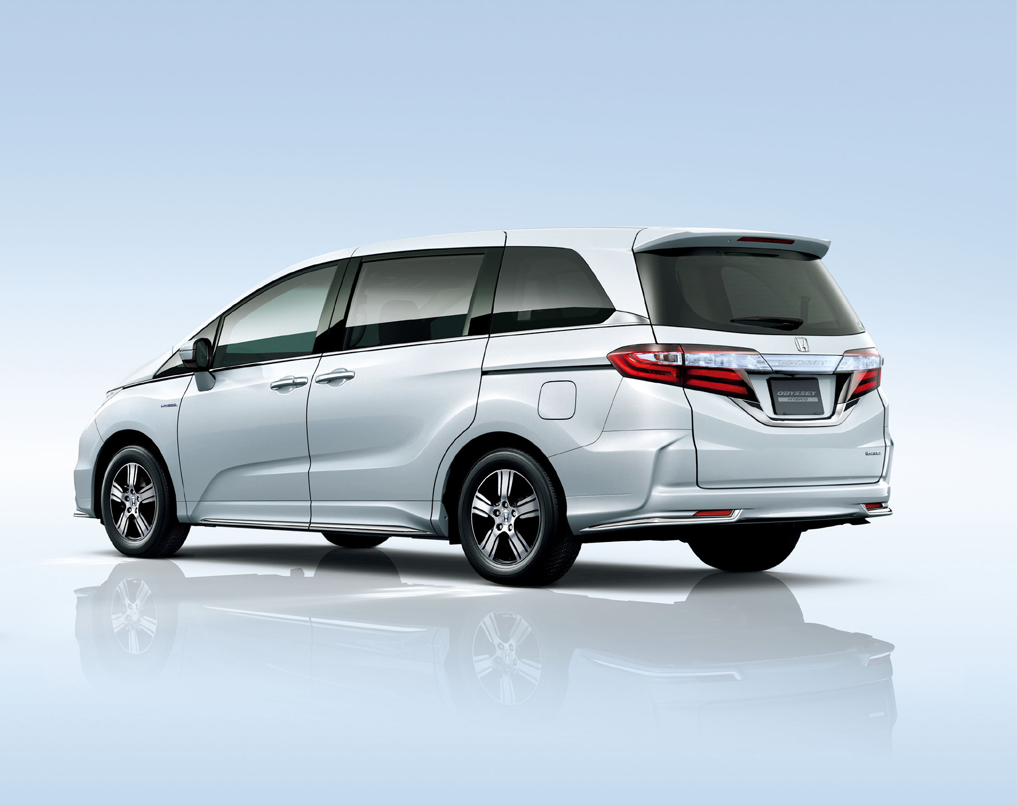 Почему минивэн. Хонда Одиссей 2016 гибрид. Хонда Одиссей гибрид 2019. Honda Odyssey 2016 гибрид. Honda Odyssey 2022.