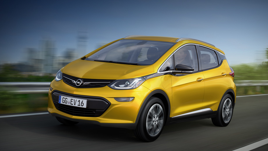Opel ampera-e. Пока фирма Opel поделилась лишь двумя картинками нового электрокара. Внешне опелевский вариант Болта мало чем отличается от родственного хэтча Chevrolet.