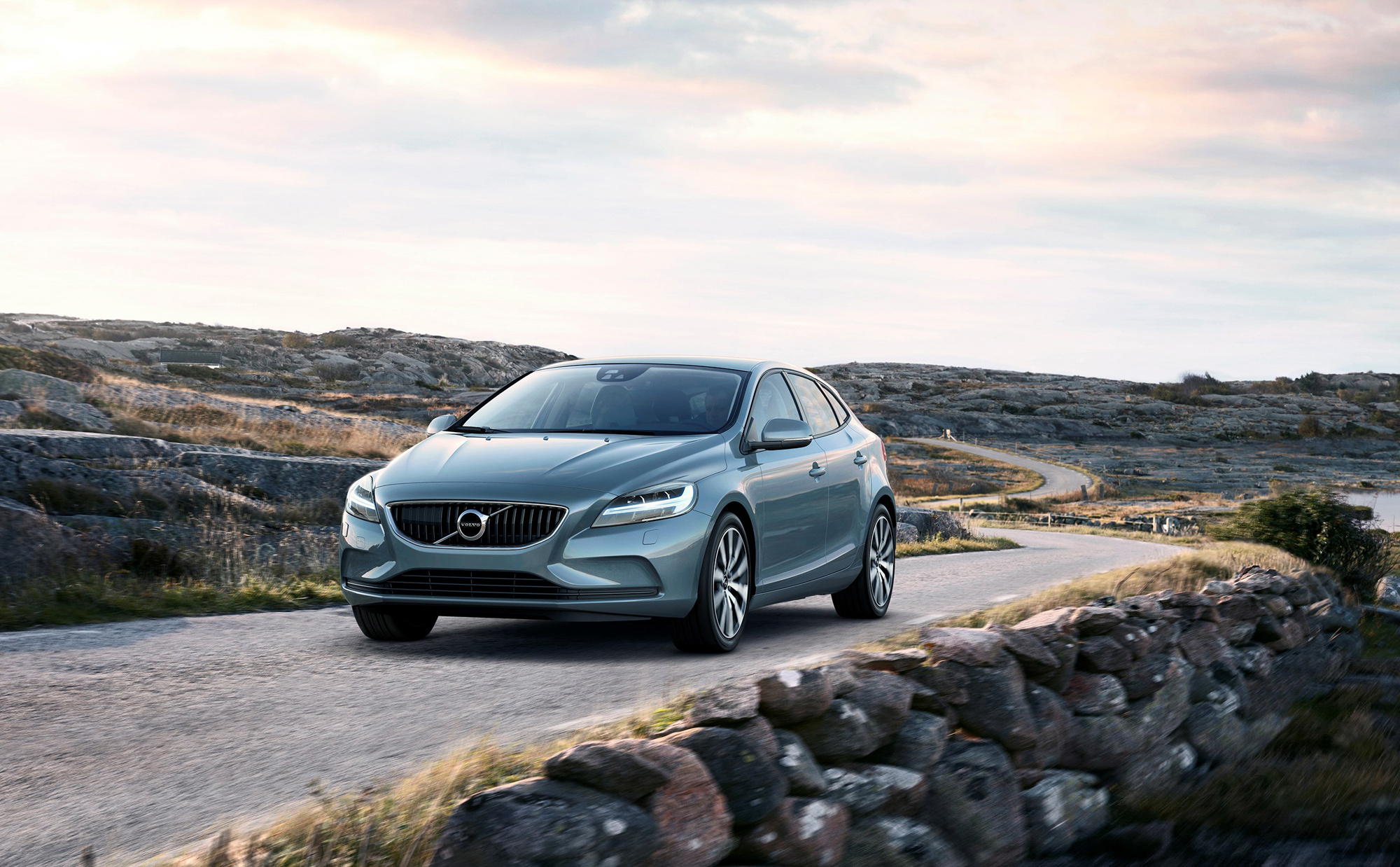 Линейка хэтчбеков Volvo V40 обзавелась «Молотом Тора» — ДРАЙВ