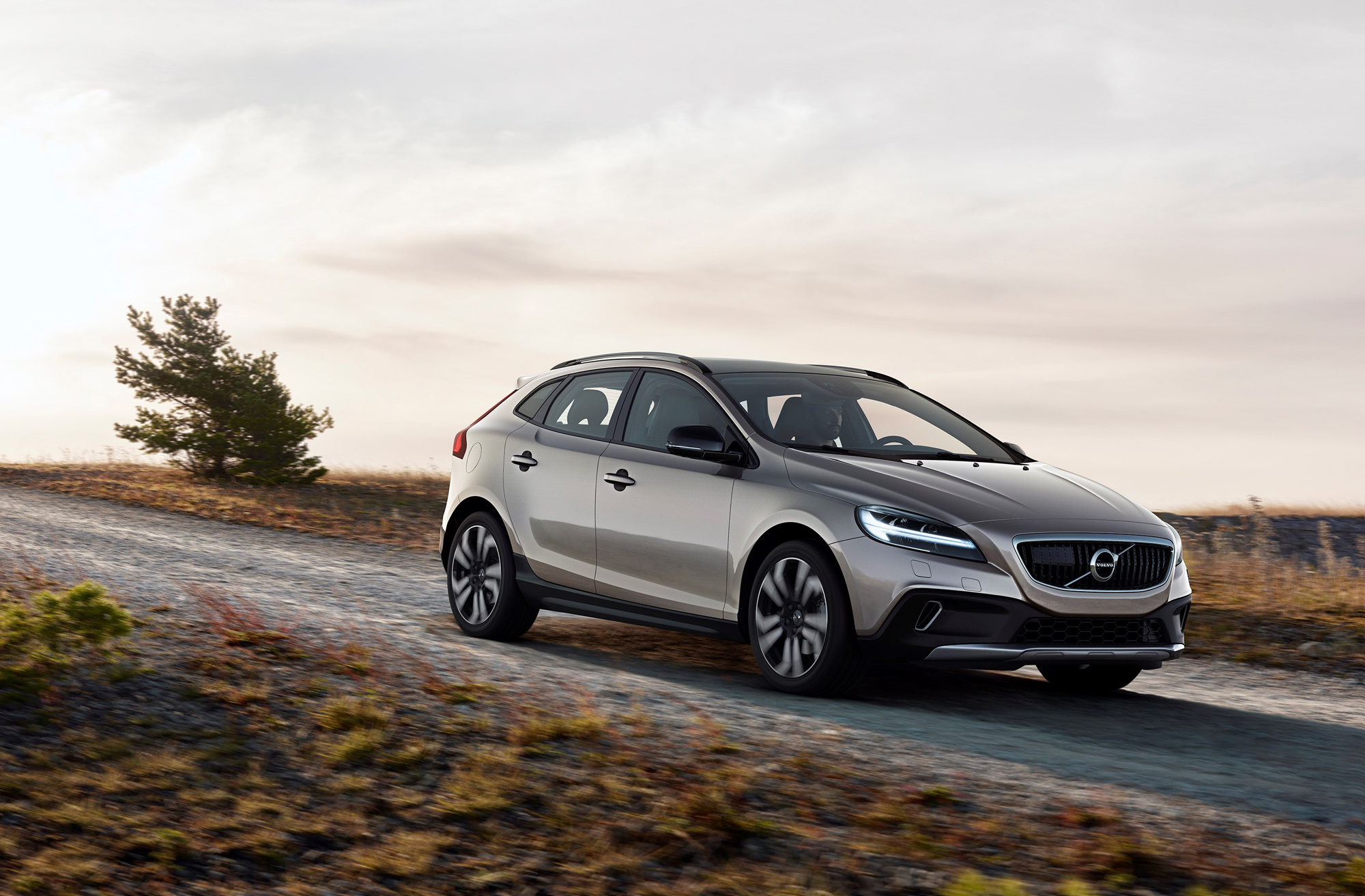 Линейка хэтчбеков Volvo V40 обзавелась «Молотом Тора» — ДРАЙВ