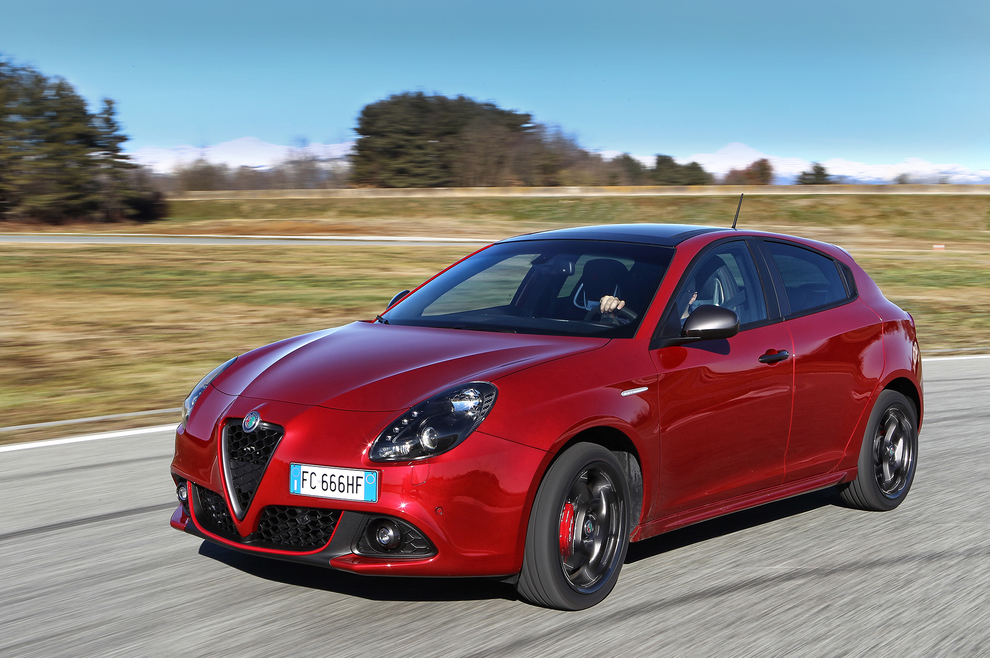 Хэтчбек Alfa Romeo Giulietta обновился по минимуму — ДРАЙВ