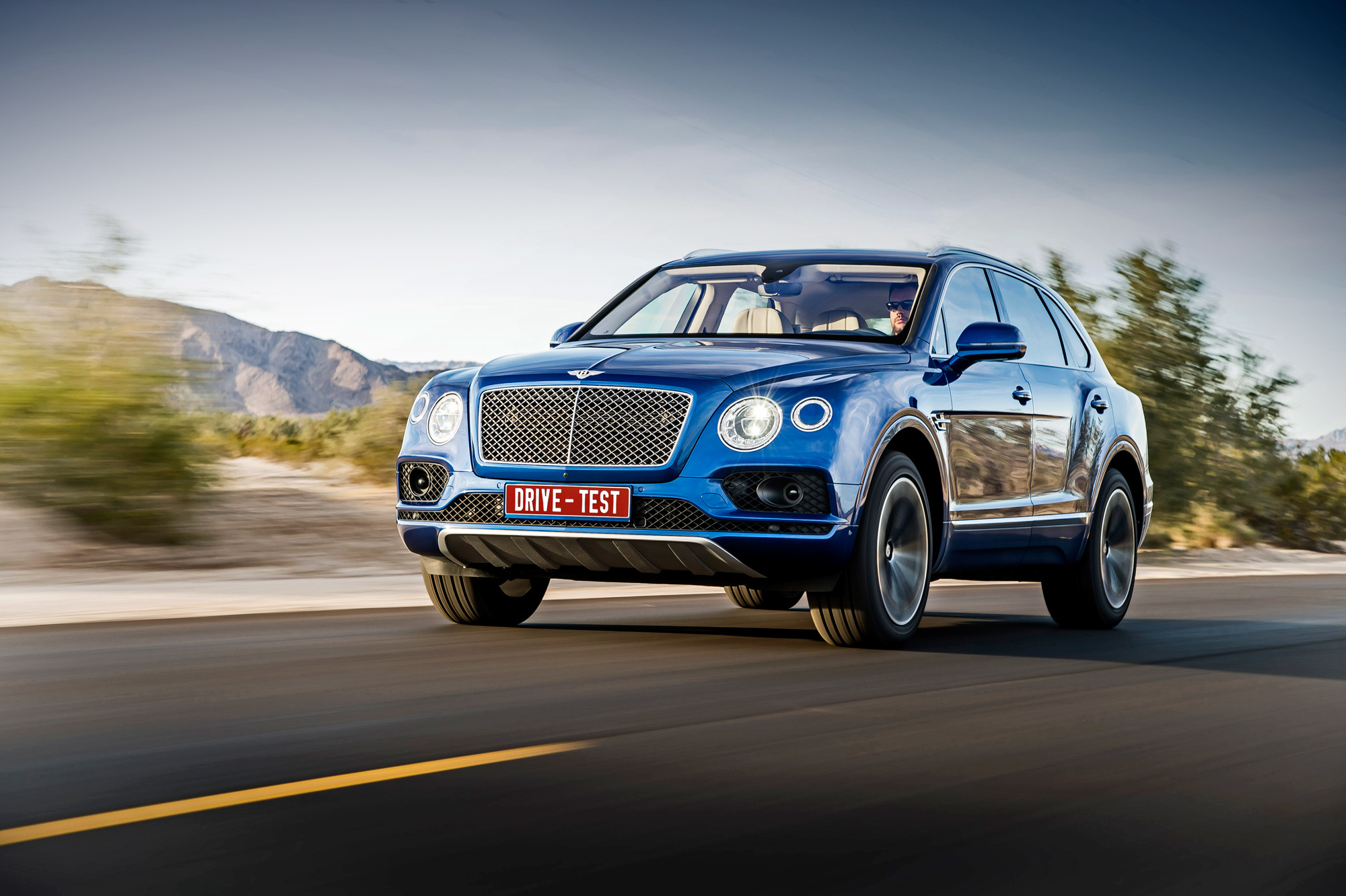 Поражаемся динамике суперкроссовера Bentley Bentayga — ДРАЙВ