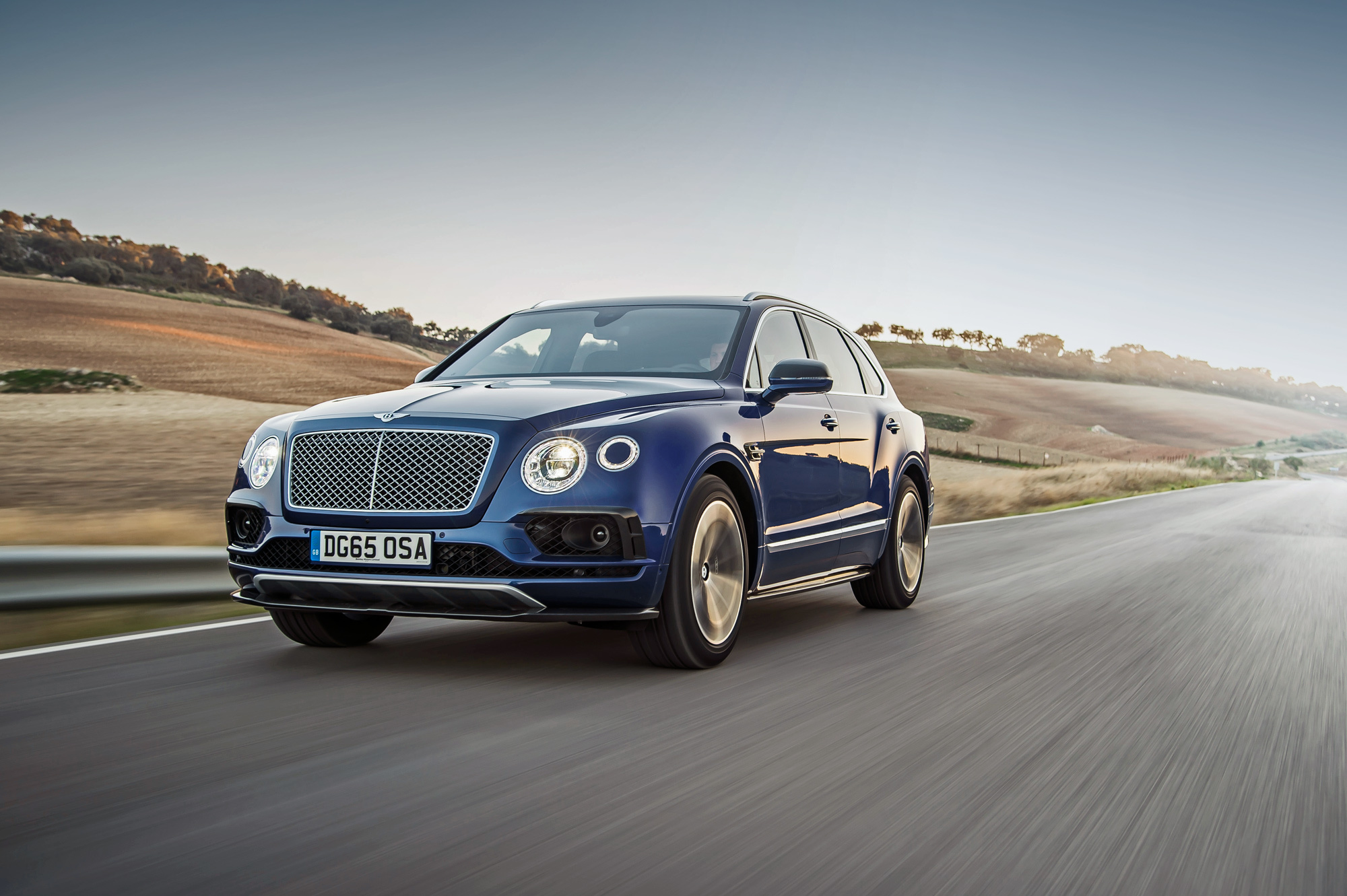 Поражаемся динамике суперкроссовера Bentley Bentayga — ДРАЙВ