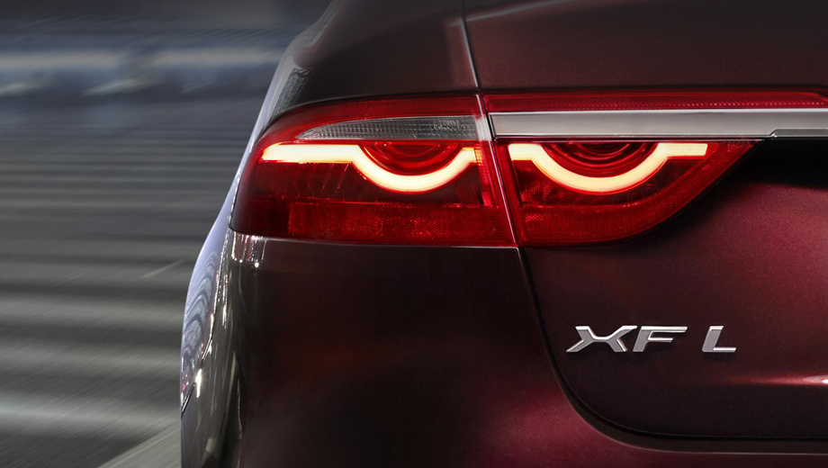 Jaguar xf. Первый тизер раскрывает имя новой модели.