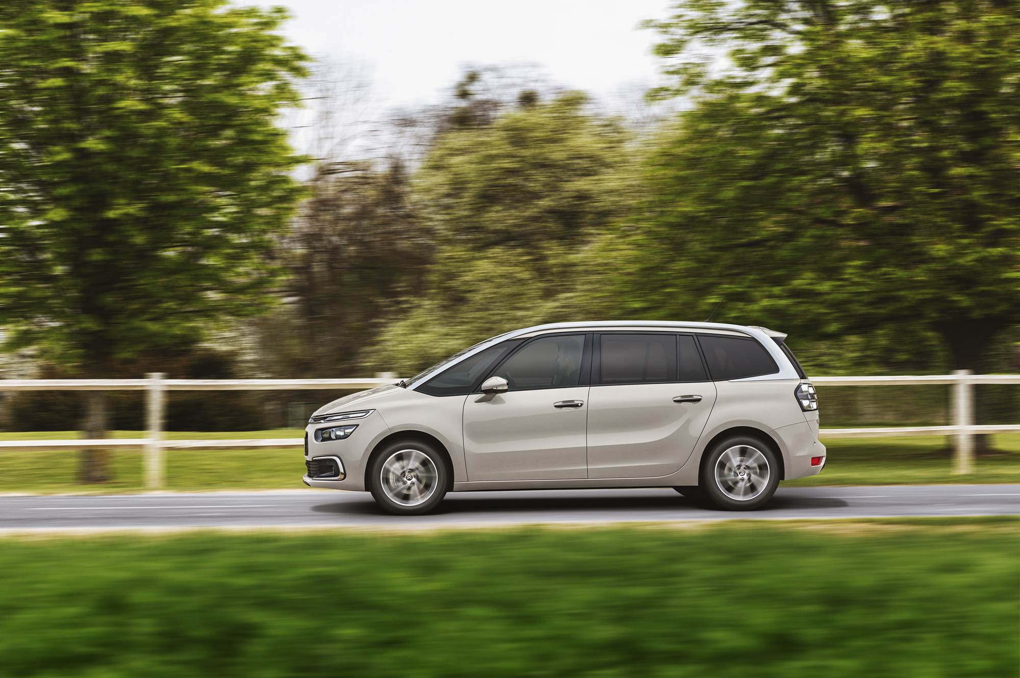 Модели Citroen C4 Picasso и Grand Picasso обновили внешность — ДРАЙВ