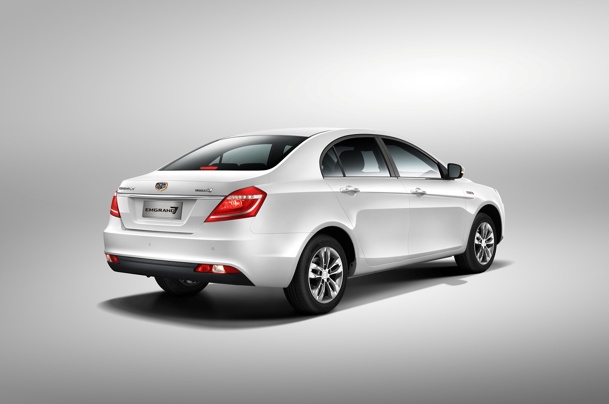 Новый седан Geely Emgrand 7 поступит в продажу в мае — ДРАЙВ