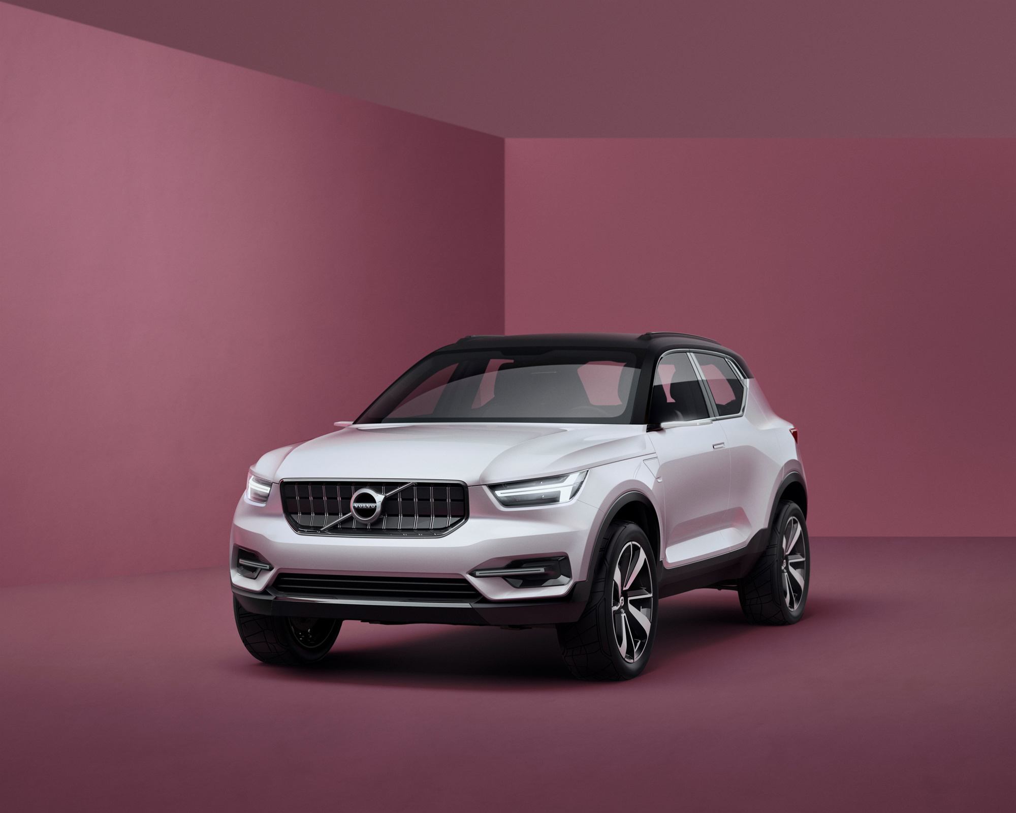 Марка Volvo представила предвестников моделей XC40 и V40 — ДРАЙВ