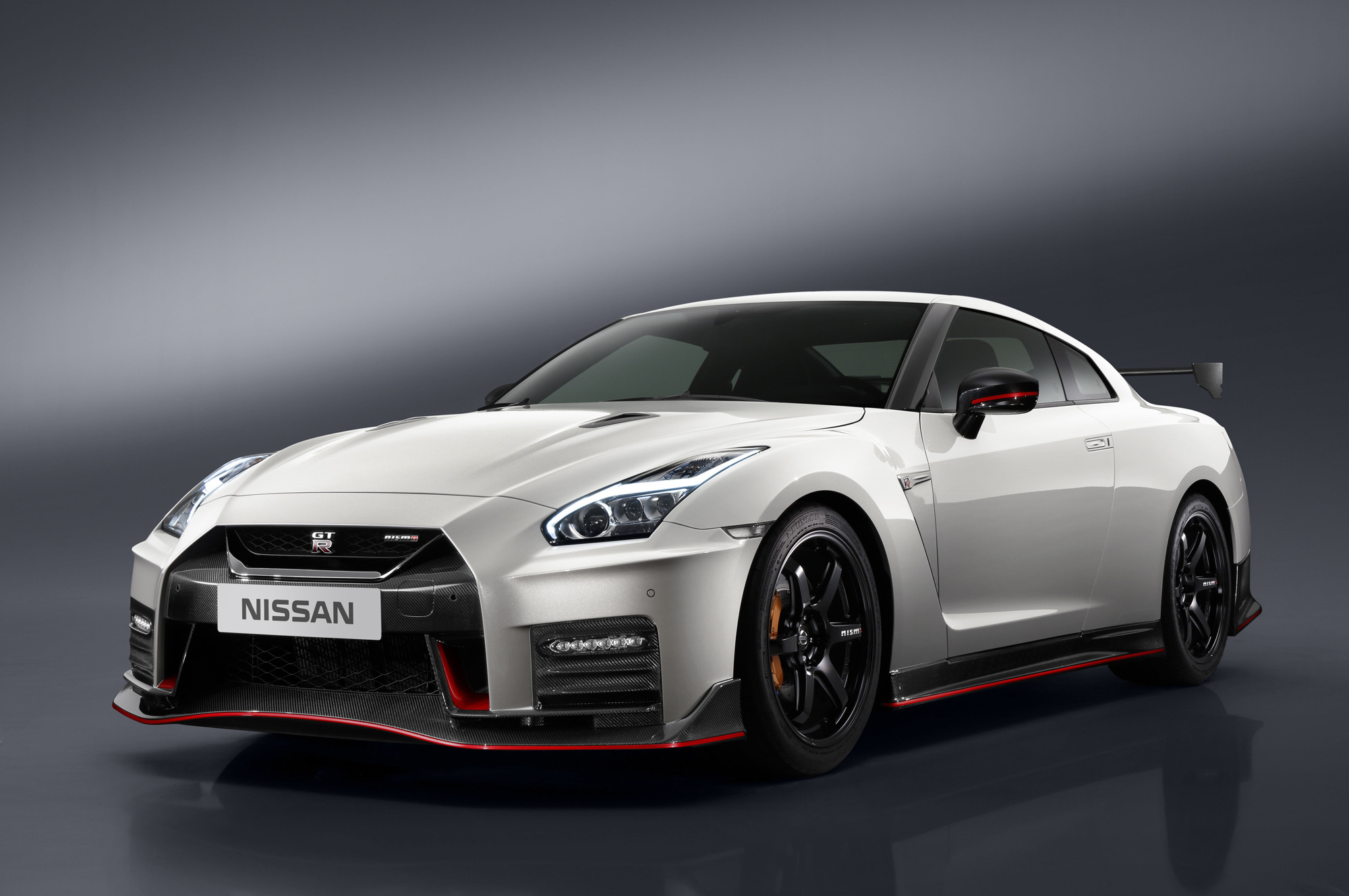 Обновлённое купе Nissan GT-R Nismo улучшило управляемость — ДРАЙВ