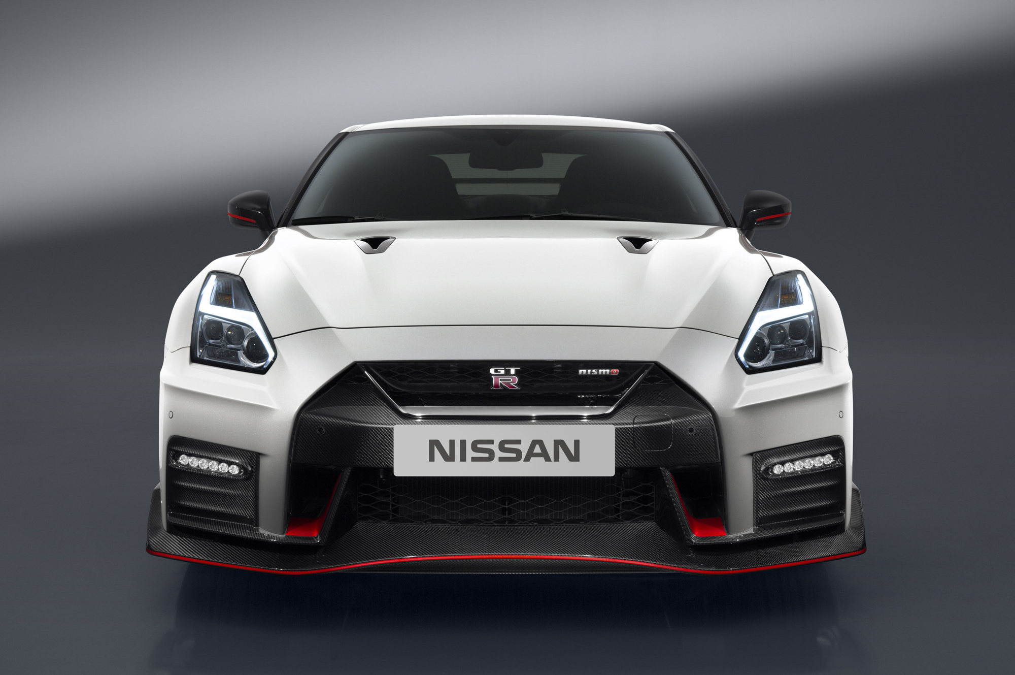 Обновлённое купе Nissan GT-R Nismo улучшило управляемость — ДРАЙВ