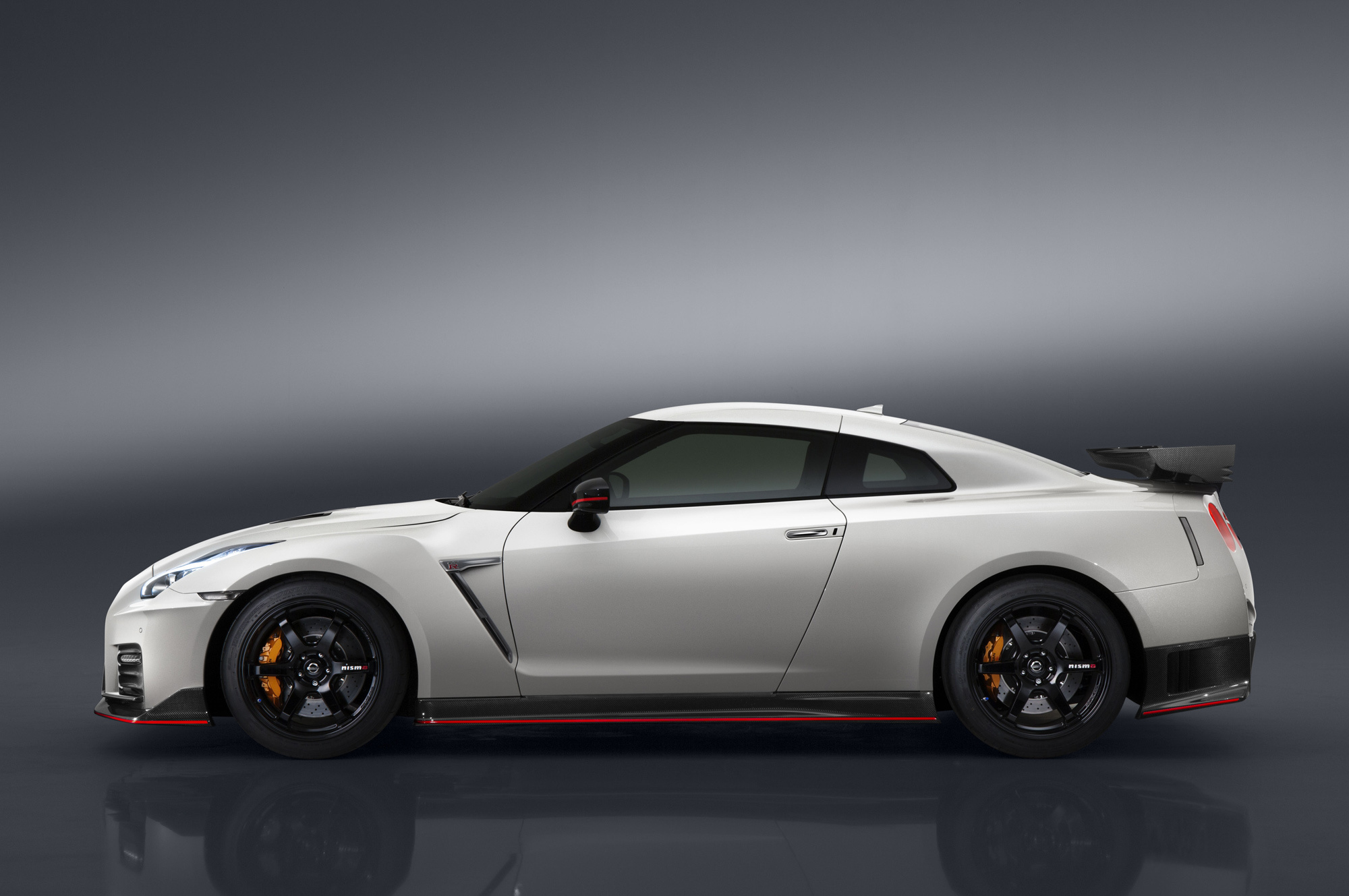 Обновлённое купе Nissan GT-R Nismo улучшило управляемость — ДРАЙВ