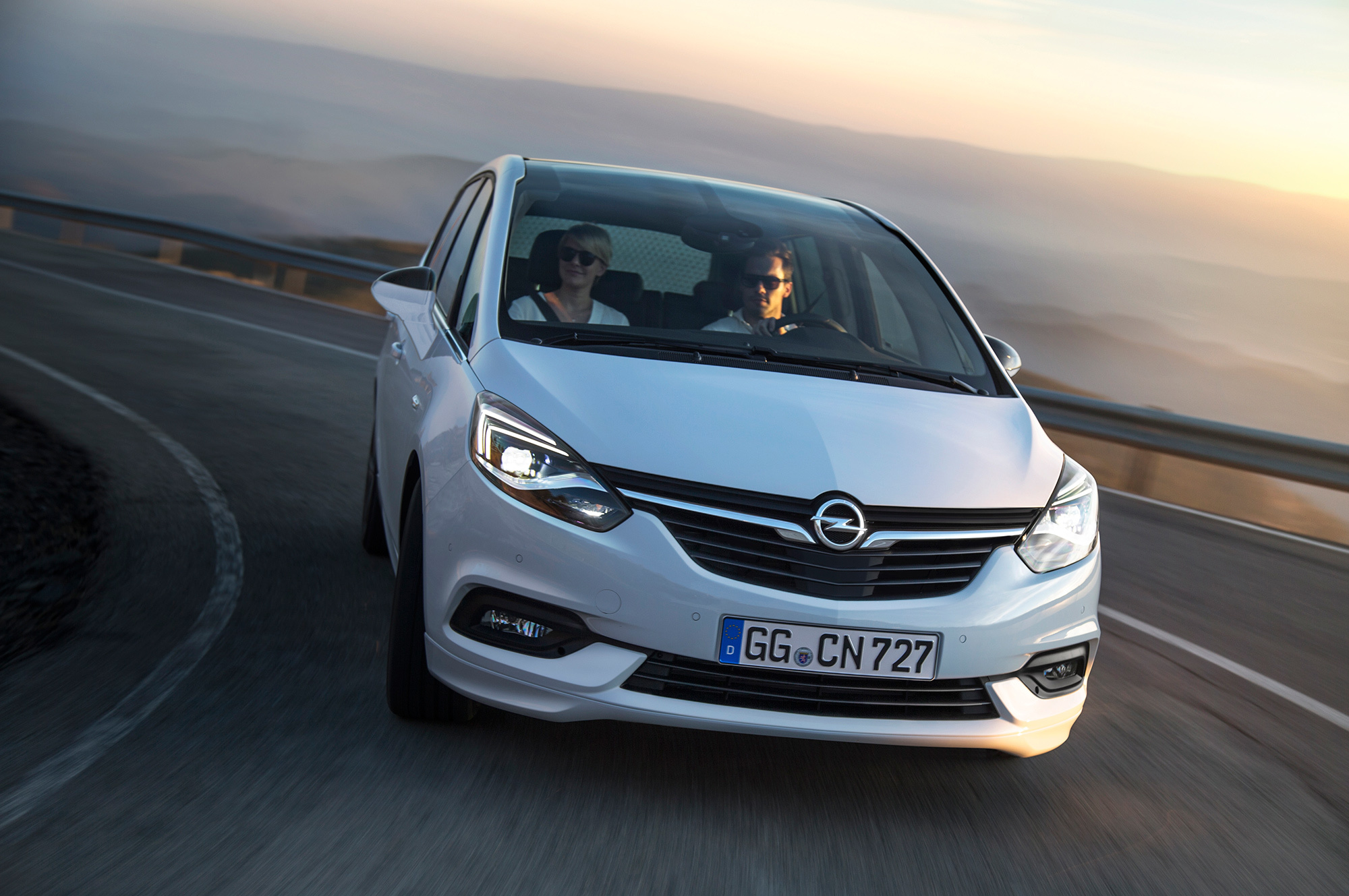 Обновлённый вэн Opel Zafira Tourer рассекретился в конфигураторе — ДРАЙВ