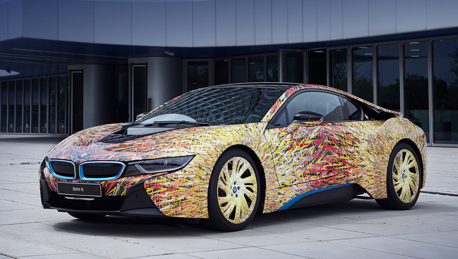 Bmw i8. Представители BMW и ателье Garage Italia Customs признались, что идея совместного проекта посетила их при самой первой встрече. Сейчас подвернулся достойный повод для его реализации.