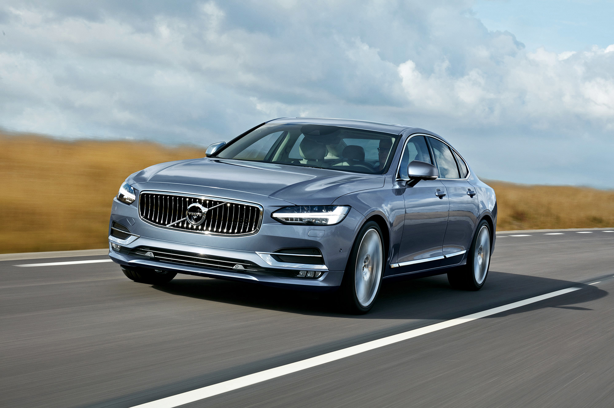 Покачиваемся на волнах за штурвалом седана Volvo S90 — ДРАЙВ