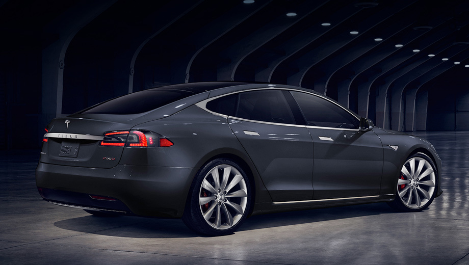 Tesla model s. Все покупатели седана Tesla Model S 60 получат возможность бесплатно заряжать автомобиль на фирменных станциях Supercharger.