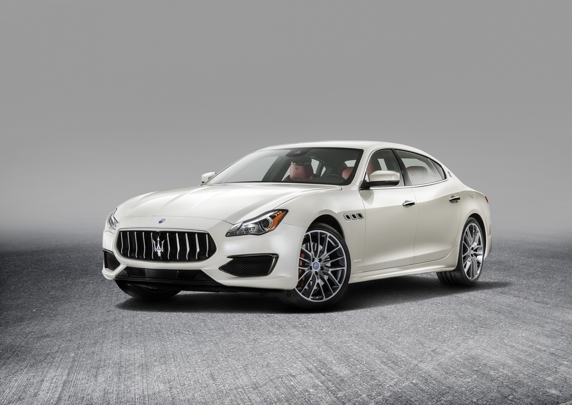 Седан Maserati Quattroporte обзавёлся новыми исполнениями — ДРАЙВ