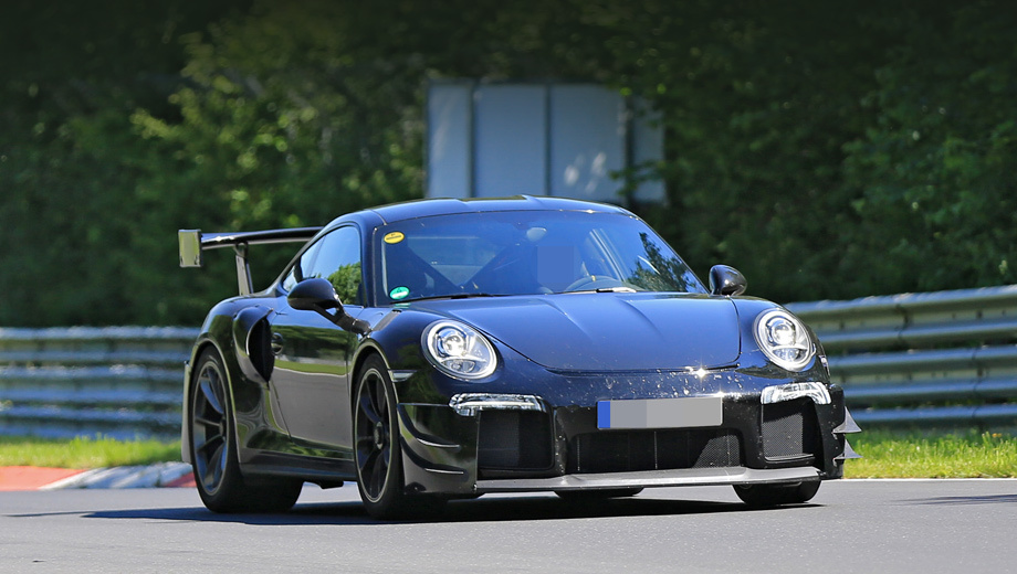 Porsche 911,Porsche 911 gt2. Самые широкие в семье 911 воздухозаборники у новой версии купе дополнены сдвоенными крылышками-канардами по краям бампера и заметно вытянутым сплиттером.