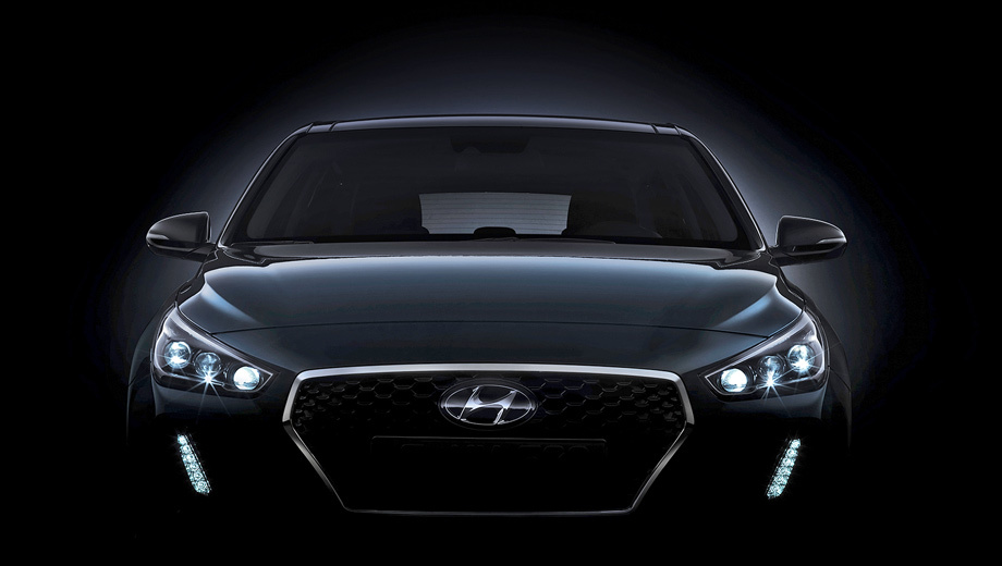 Hyundai i30. Внешне хэтчбек стал чуть агрессивнее за счёт другой оптики и видоизменённой решётки радиатора.