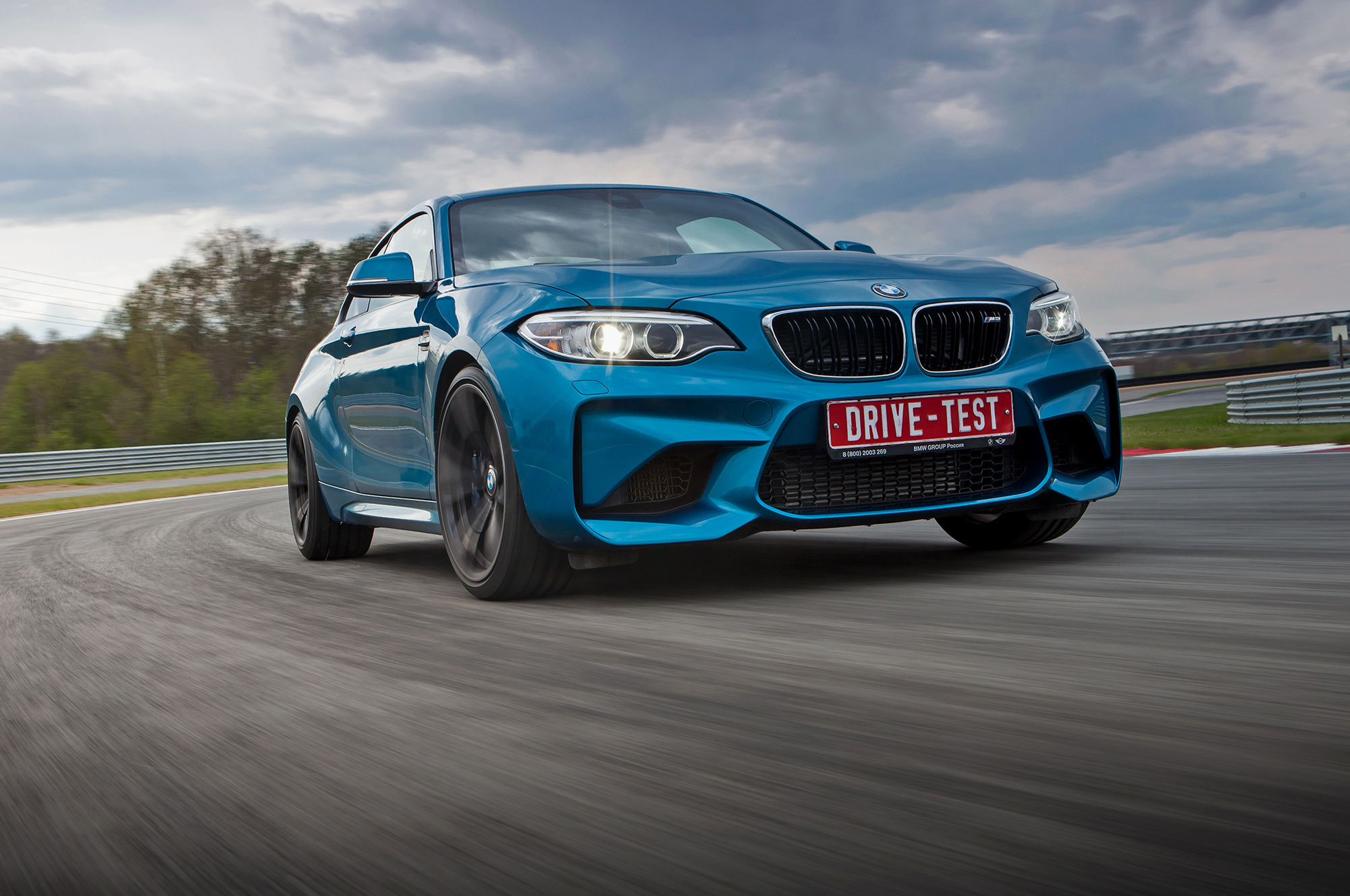 Убеждаемся в трек-пригодности компактного купе BMW M2 — ДРАЙВ