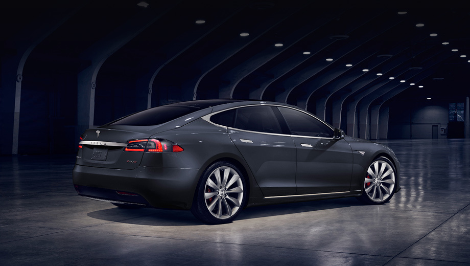 Tesla model s,Tesla model x. На данный момент «эску» американцы предлагают с тремя батареями на выбор: на 60, 75 и 90 кВт•ч.