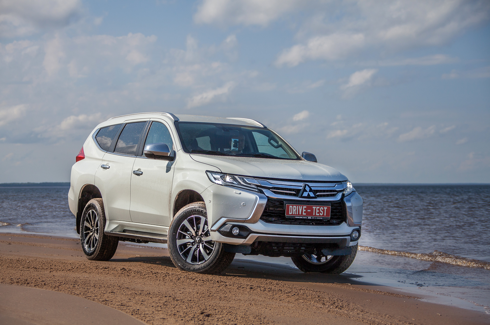 Встряхиваемся во внедорожнике Mitsubishi Pajero Sport — ДРАЙВ