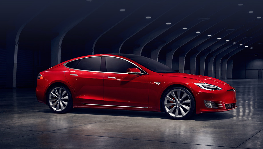 Напомним, «эска» от Теслы — это крупный хэтч с посадочной формулой 5+2. Удивительно, что его старшие версии в разгоне с места могут обойти большинство суперкаров.