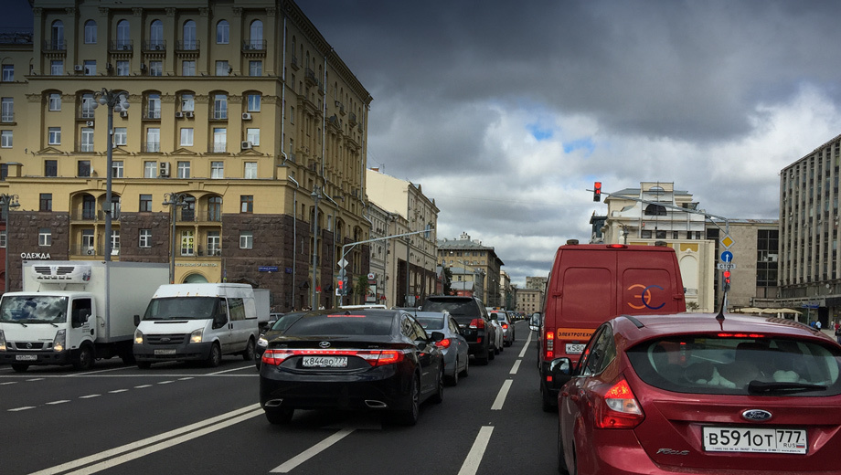 Конечно москва. Автопарк российского консульства.