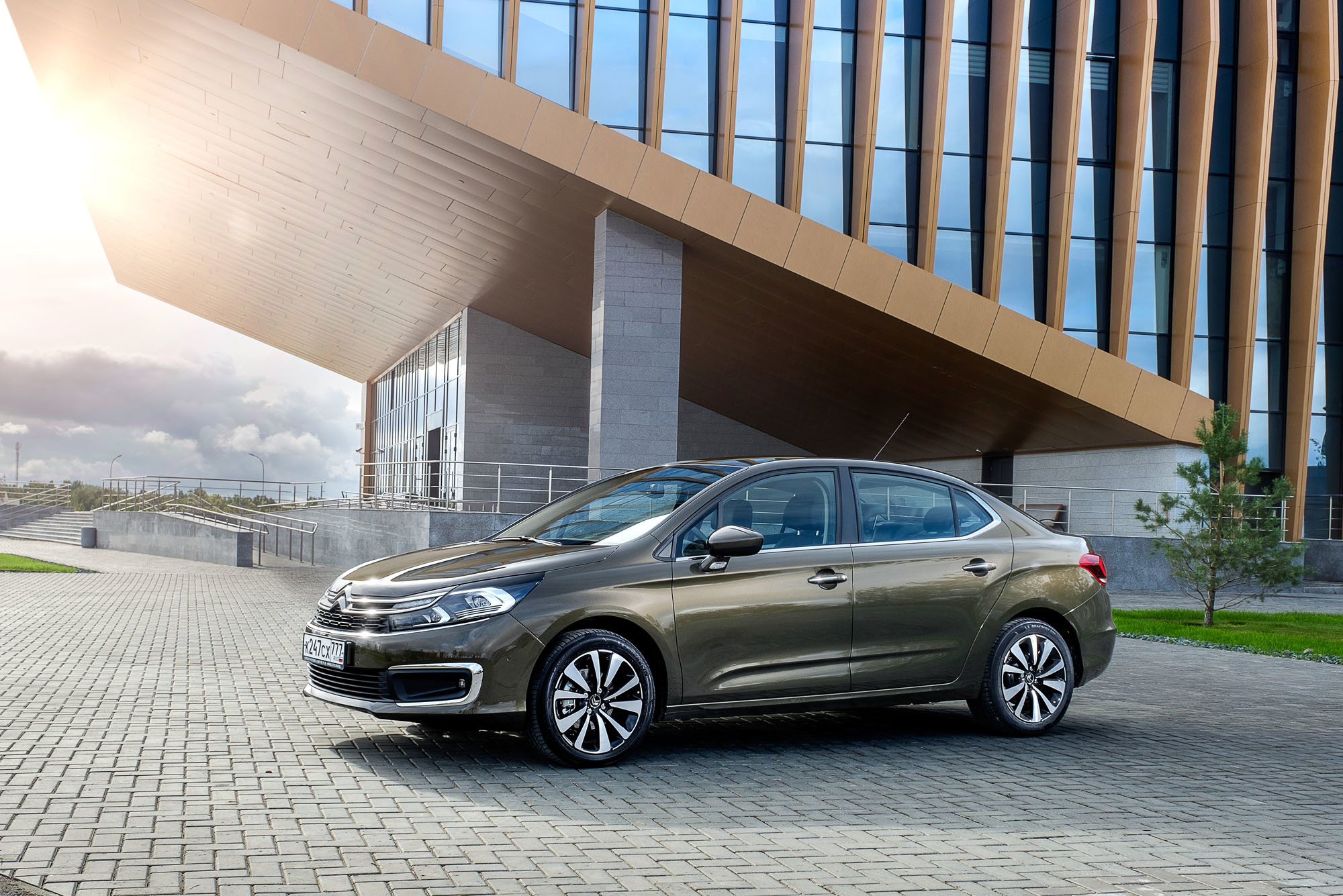 Находим улучшения в обновлённом седане Citroen C4 — ДРАЙВ