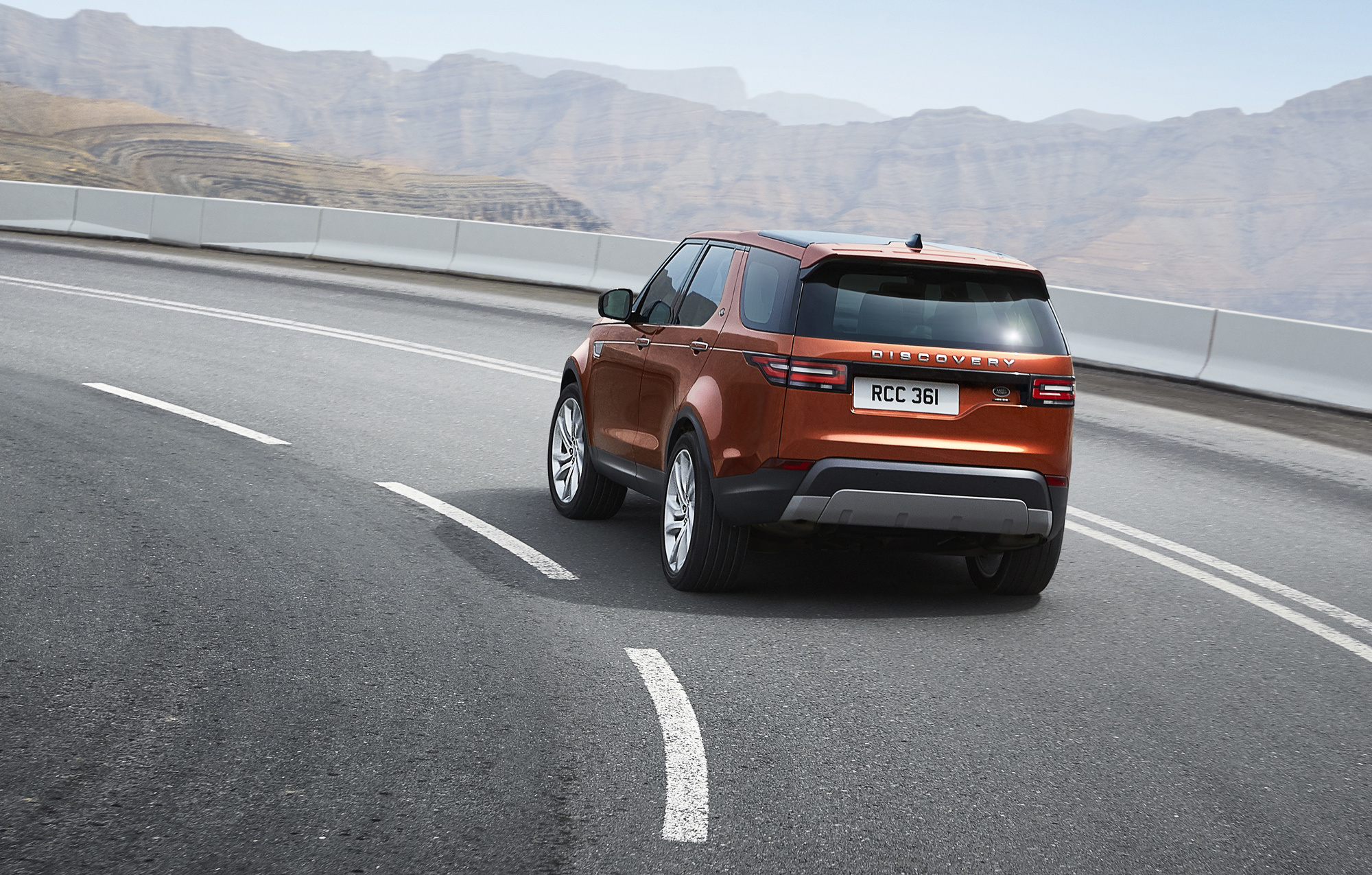 Внедорожник Land Rover Discovery стал алюминиевым и цифровым — ДРАЙВ