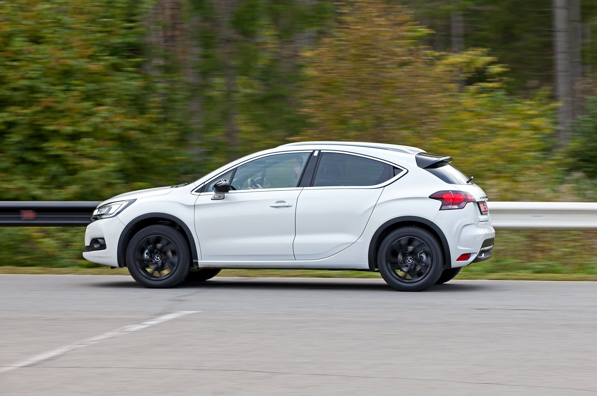 Вспоминаем французский с хэтчбеком DS 4 Crossback — ДРАЙВ