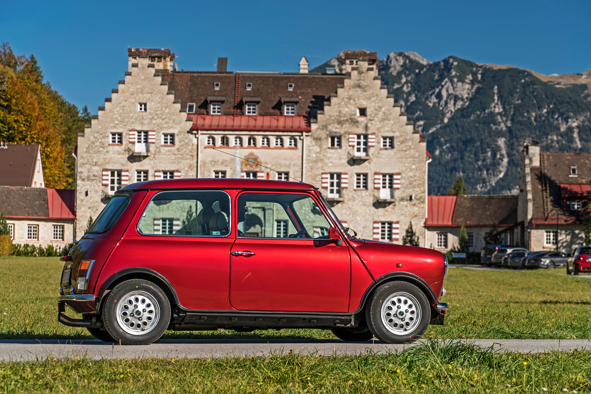 Ищем общее в хэтчбеках Mini Cooper прошлого и нынешнего веков — ДРАЙВ