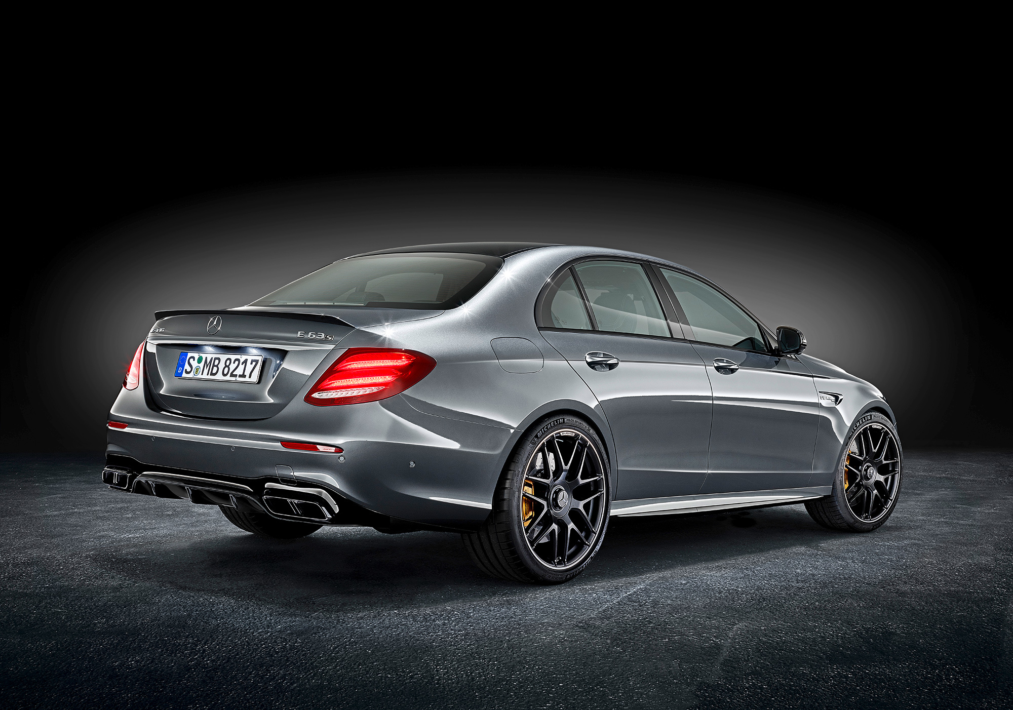 Новый Mercedes-AMG E 63 лишился моноприводной версии — ДРАЙВ