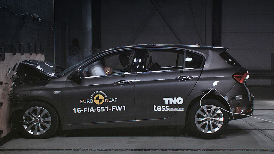 Генсек ассоциации Euro NCAP Мишель ван Ратинген рекомендовал покупателям не обходить стороной опциональный пакет безопасности на этой модели.