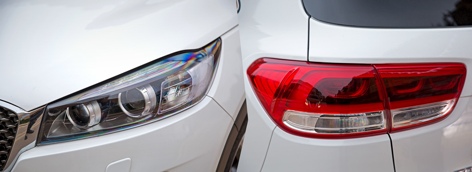             Фары Sorento не бывают светодиодными — только ходовые огни и задние фонари с центральным стоп-сигналом. Зато «ксенон» топ-версии — адаптивный.
