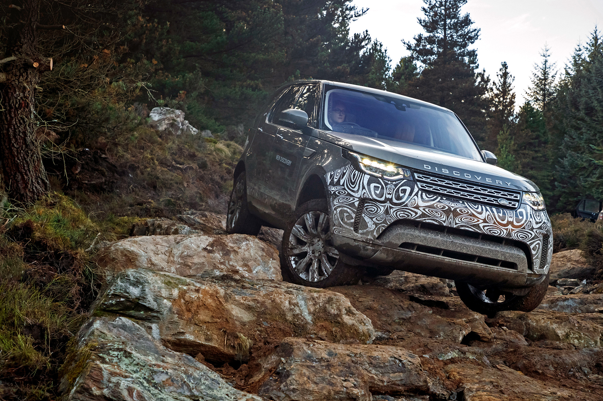 Лезем в грязь на прототипе Land Rover Discovery — ДРАЙВ