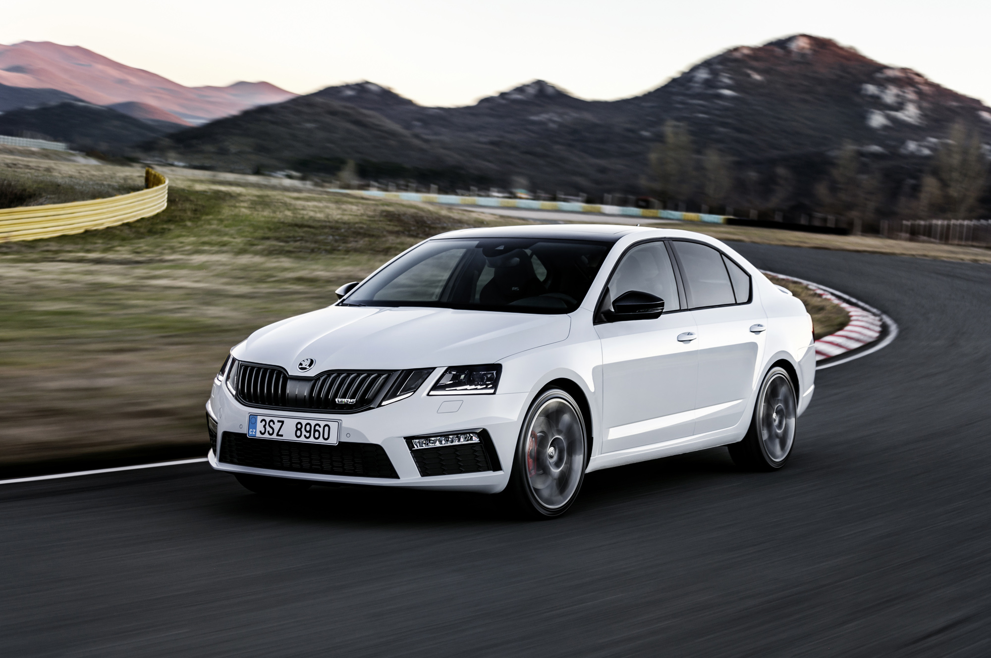 Семейство Skoda Octavia RS стало немного мощнее — ДРАЙВ