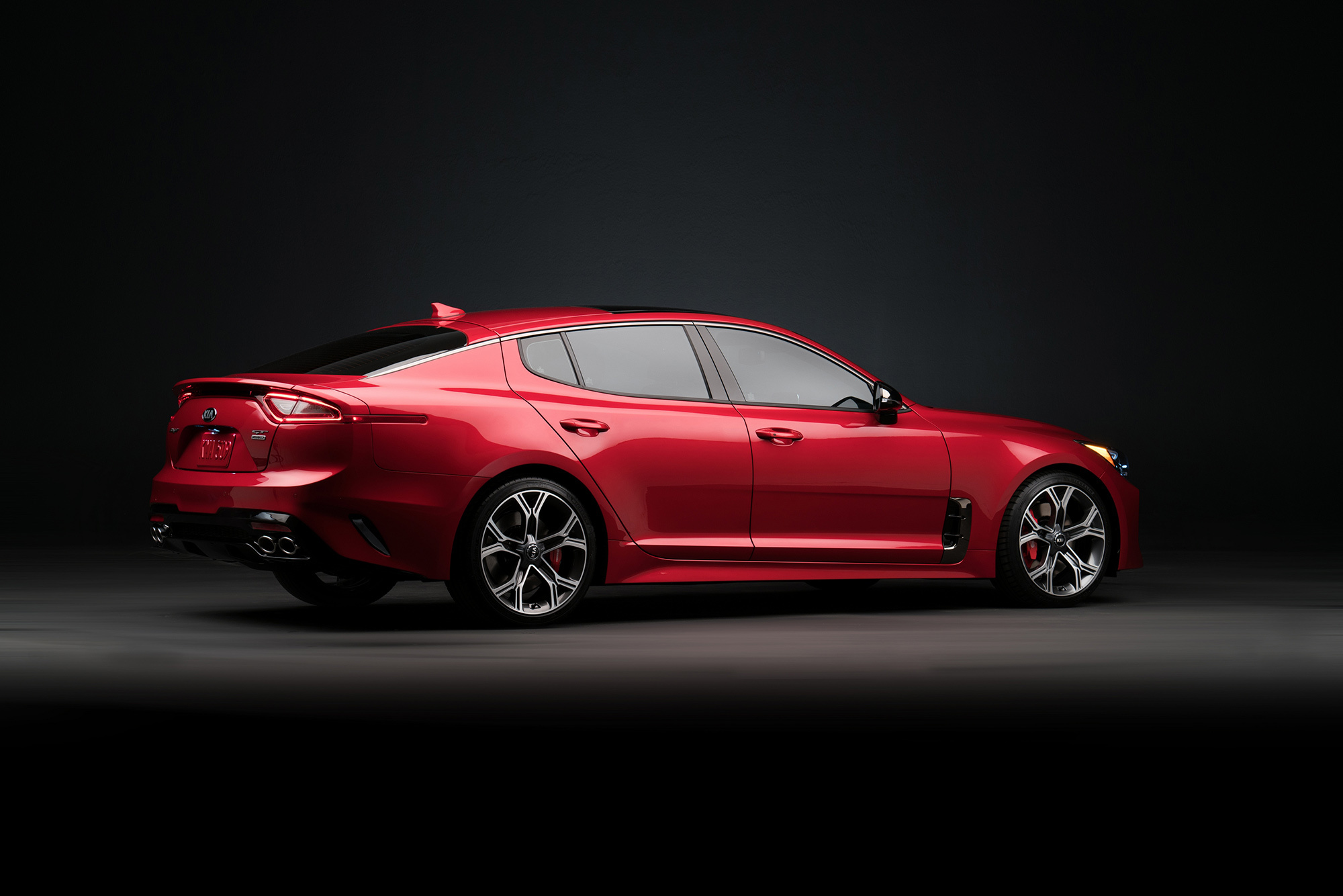 Хэтчбек Kia Stinger подал заявку на лидерство в классе — ДРАЙВ