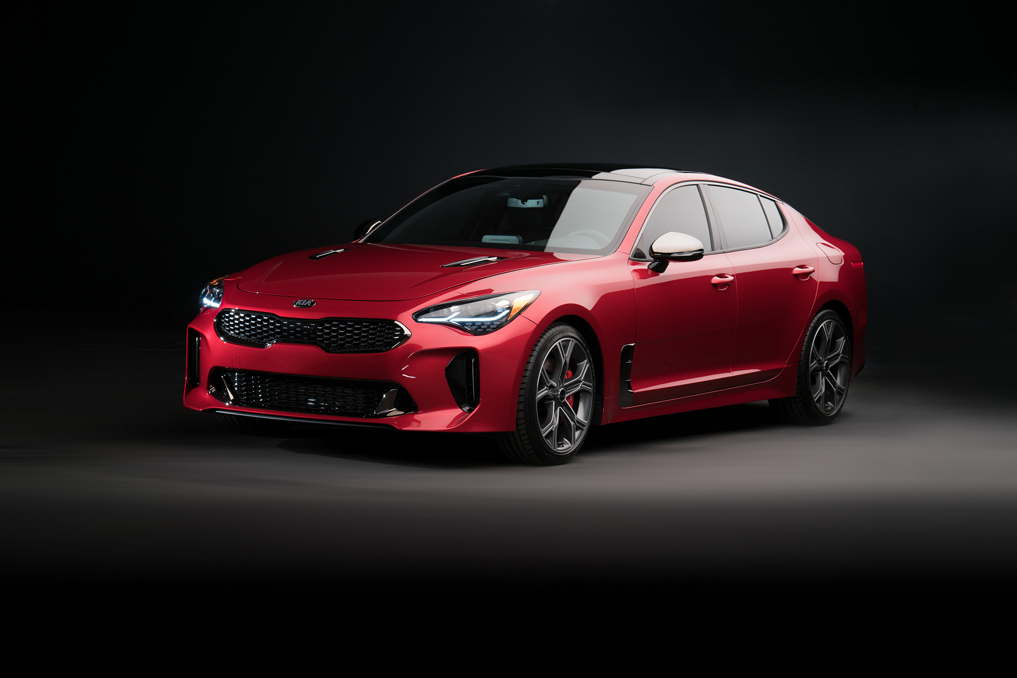 Хэтчбек Kia Stinger подал заявку на лидерство в классе — ДРАЙВ