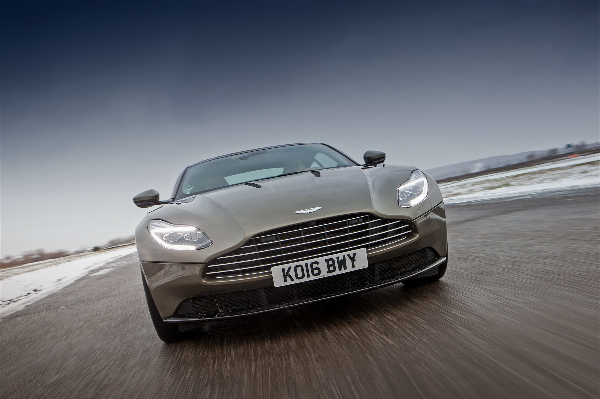 Смотрим на новую жизнь фирмы Aston Martin из купе DB11 — ДРАЙВ