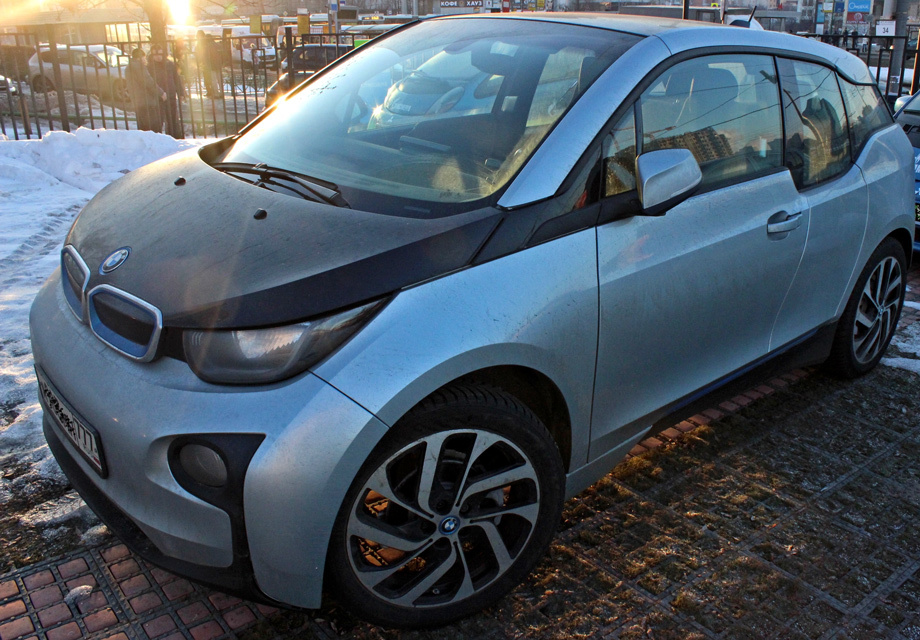 I3 r. BMW i3 в Москве. BMW i3 зимой. BMW электромобиль Мосэнерго. BMW i3 Москва Drive.