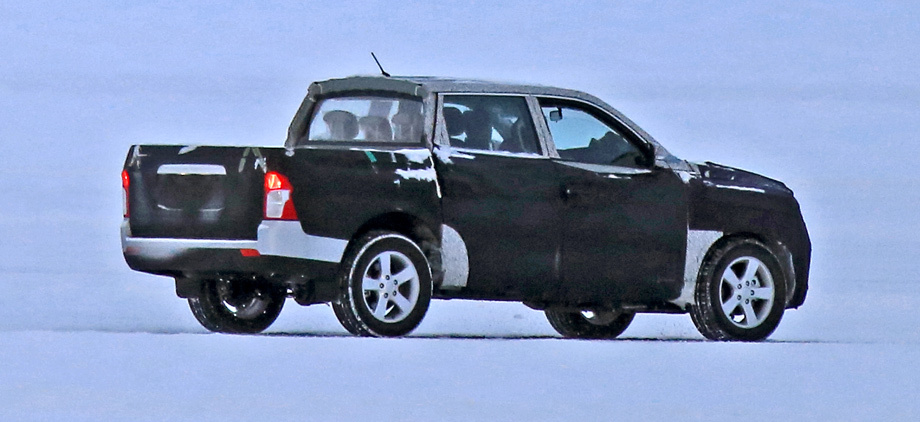 Стали резче углы наклона передних и задних стоек. Подоконная линий приподнялась. Наружные зеркала сдвинулись вперёд.