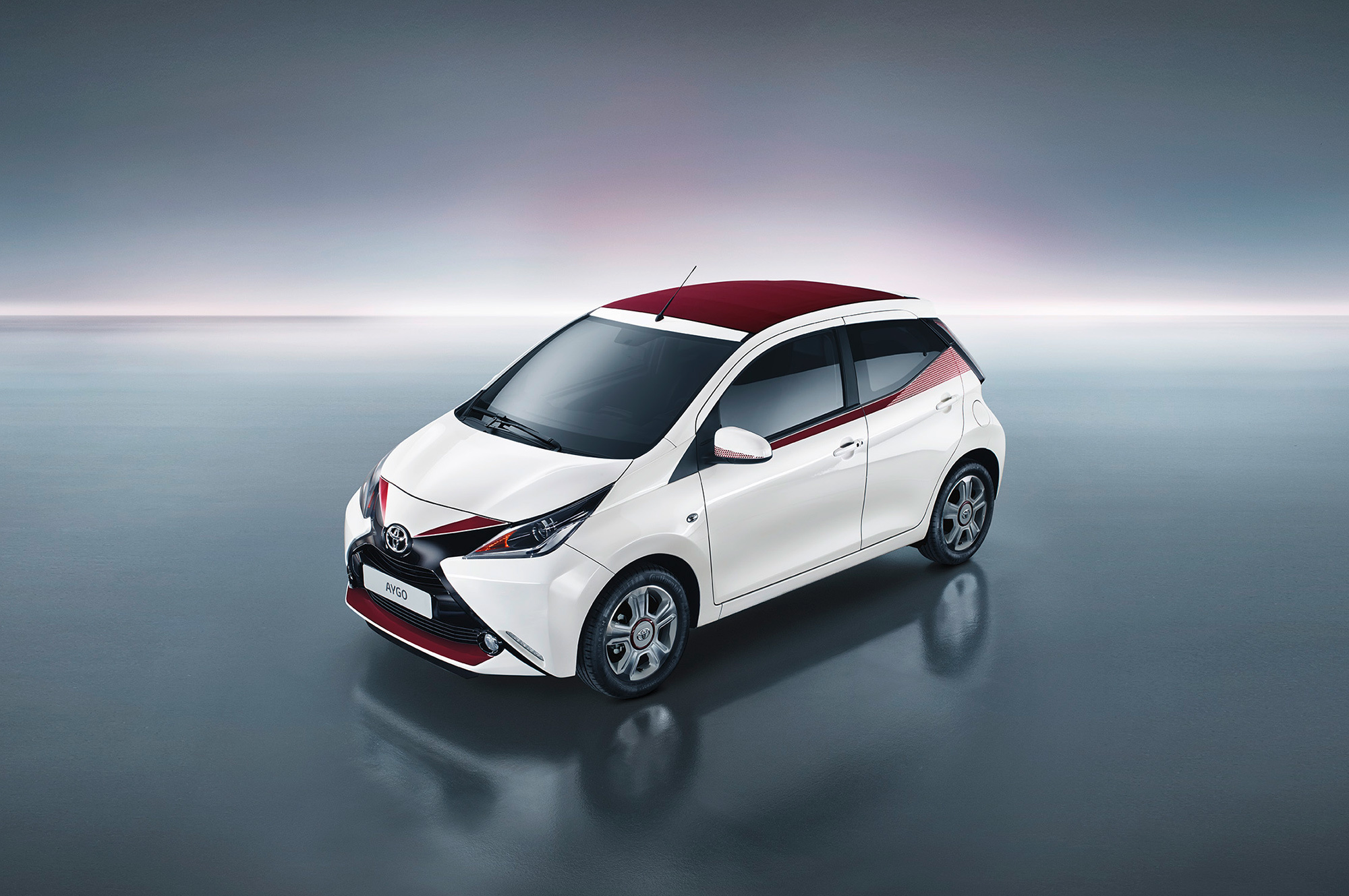 Хэтчбек Toyota Aygo порадует Женеву «винной» x-версией — ДРАЙВ