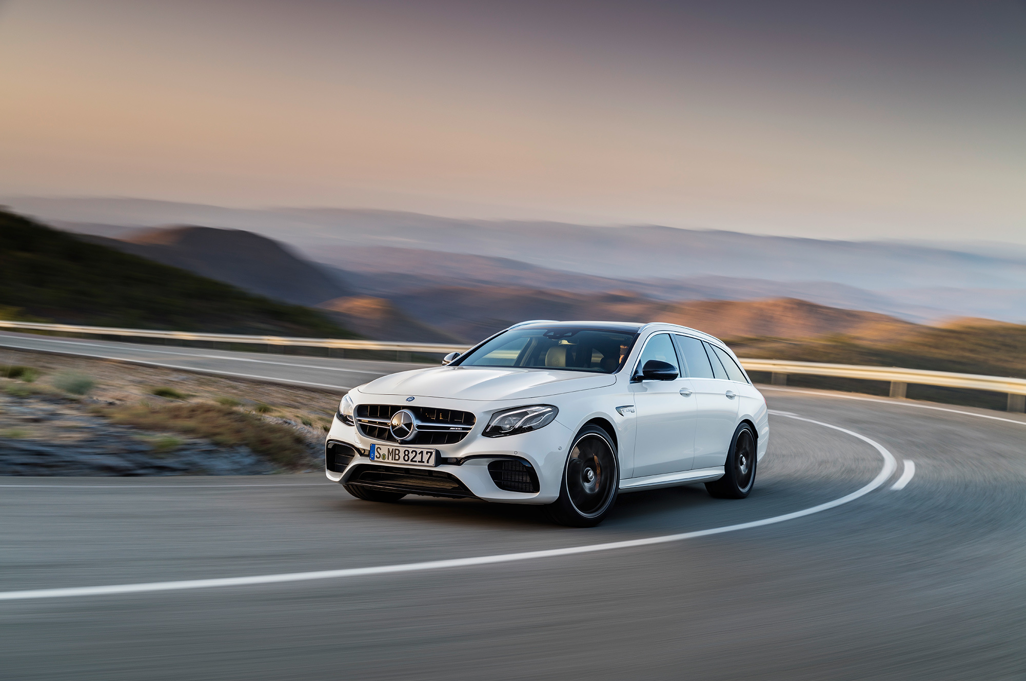 Универсал Mercedes-AMG E 63 уступил седану одну десятую — ДРАЙВ