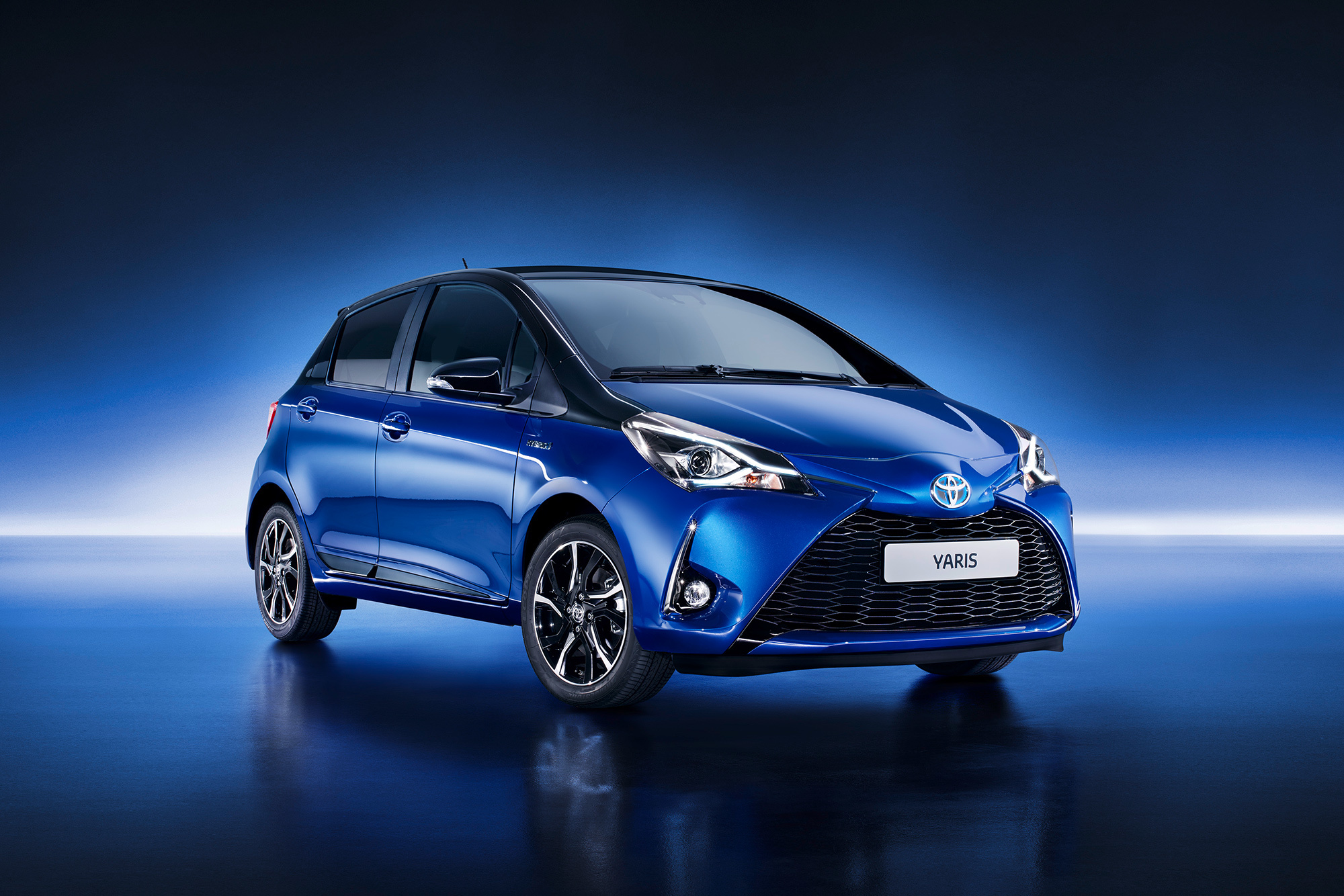 Хэтчбек Toyota Yaris обновился для Европы в 900 деталях — ДРАЙВ