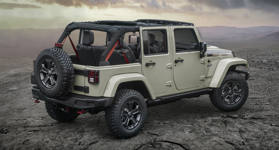             По сравнению с исходником Recon лифтован на полдюйма (это примерно 13 мм). Подножки укорочены, чтобы не мешать установке внедорожных шин вплоть до 35-дюймовых (по умолчанию идут 32-дюймовые BF Goodrich KM).
