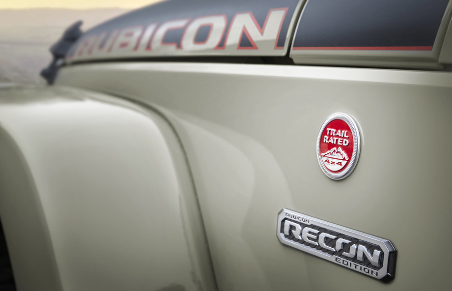             Стоимость Рекона — $39 145 (2,3 млн рублей) для варианта с двухдверным кузовом, а $42 945 (2,53 млн рублей) компания просит за такую же четырёхдверную версию. Крыша может быть мягкой и жёсткой на выбор. В американских шоу-румах машина появится в конце февраля.
