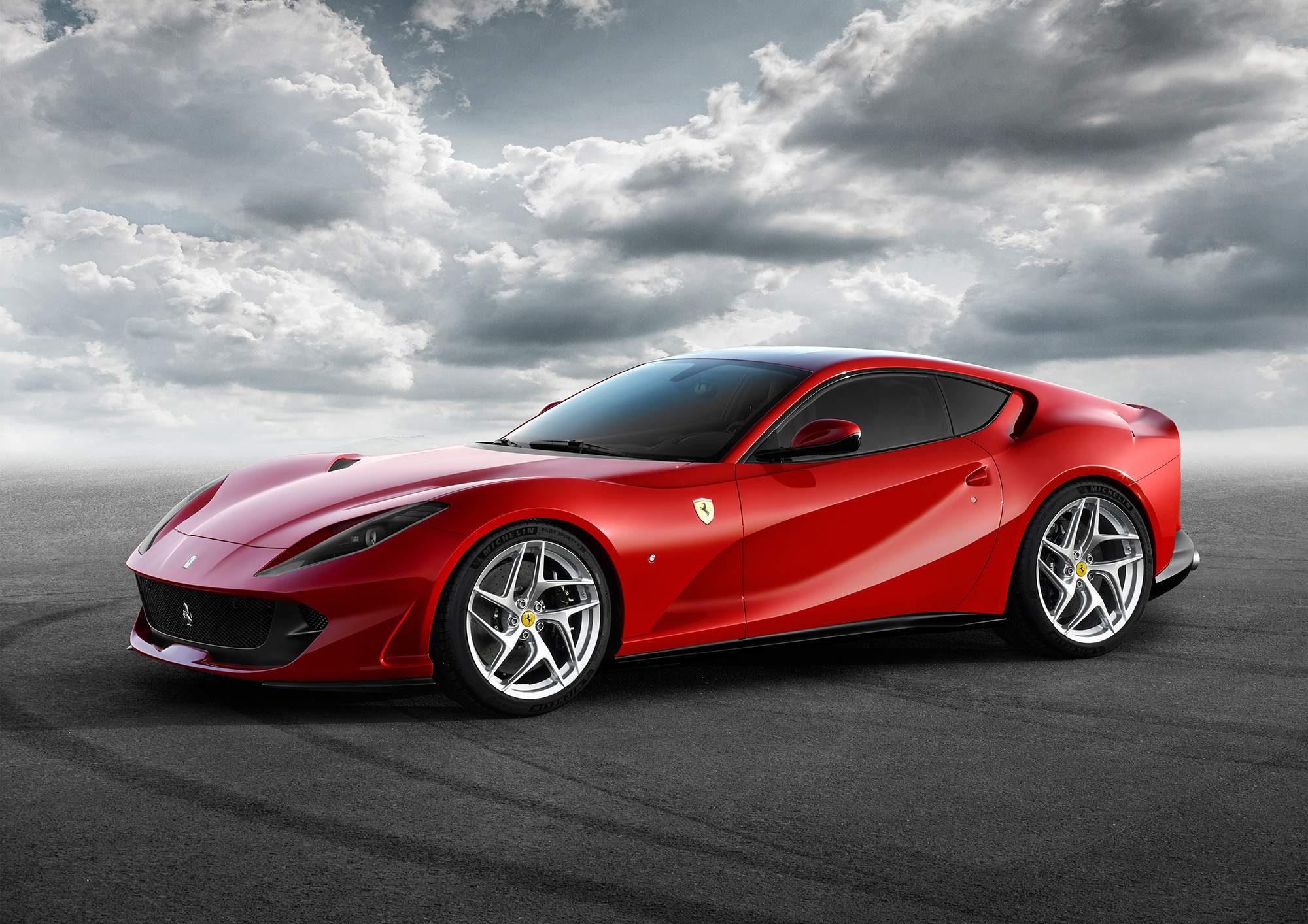 Атмосферный монстр Ferrari 812 Superfast поставил рекорд марки — ДРАЙВ