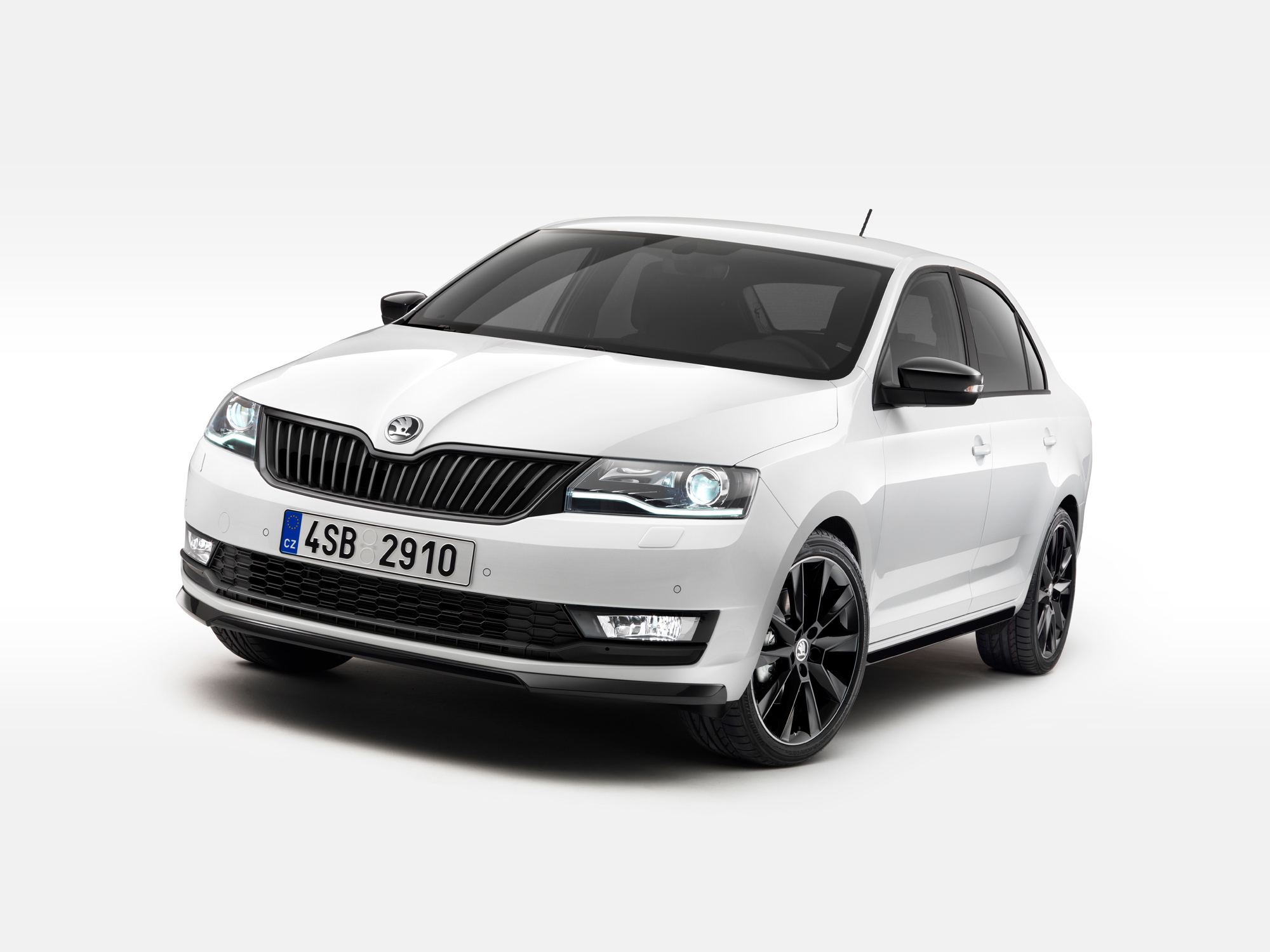 Собратья Skoda Rapid и Rapid Spaceback подправили облик — ДРАЙВ