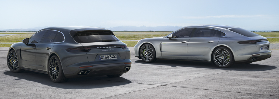             В гамме Панамеры, помимо исходного хэтчбека, есть длиннобазный (3100 мм) вариант <a href="/e/Bl0VQEAAtiU" class="c-link">Executive</a>. На фото: универсал Panamera Turbo Sport Turismo и хэтч <a href="https://www.drive.ru/kunst/porsche/58b0aefeec05c4e85e000063.html" target="_blank" rel="noopener" class="c-link">Panamera Turbo S E-Hybrid Executive</a>.
